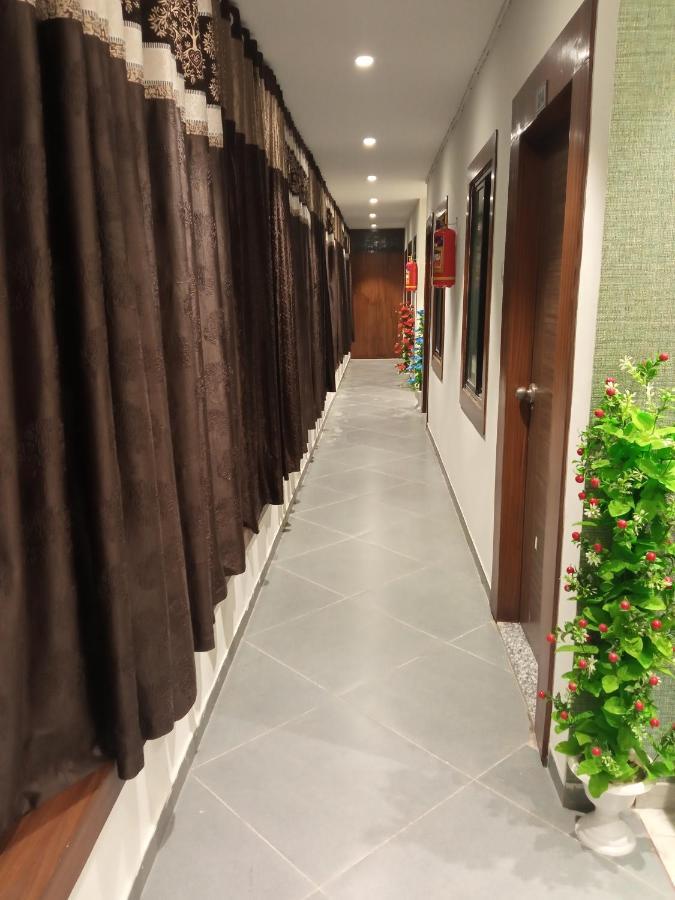 Hotel Mansarovar Vadodara Exteriör bild