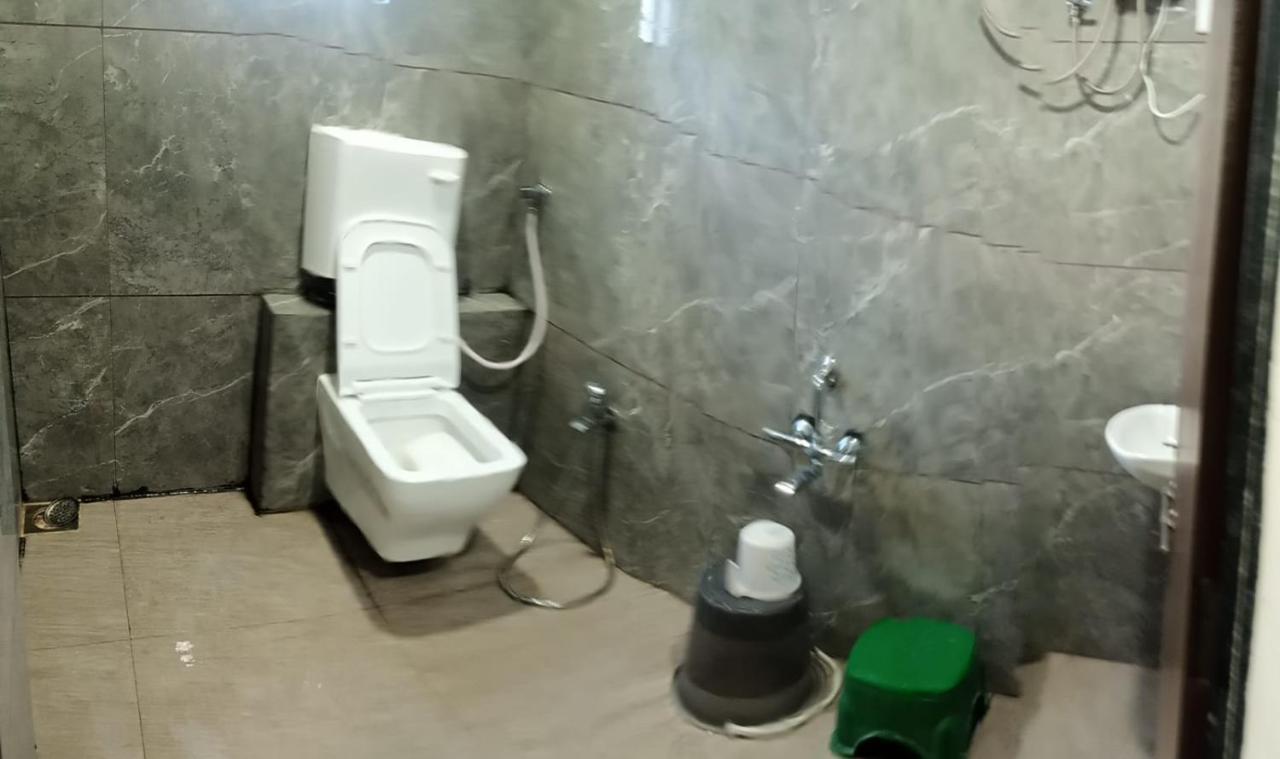 Hotel Mansarovar Vadodara Exteriör bild