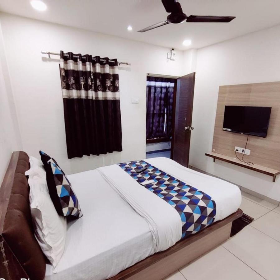 Hotel Mansarovar Vadodara Exteriör bild