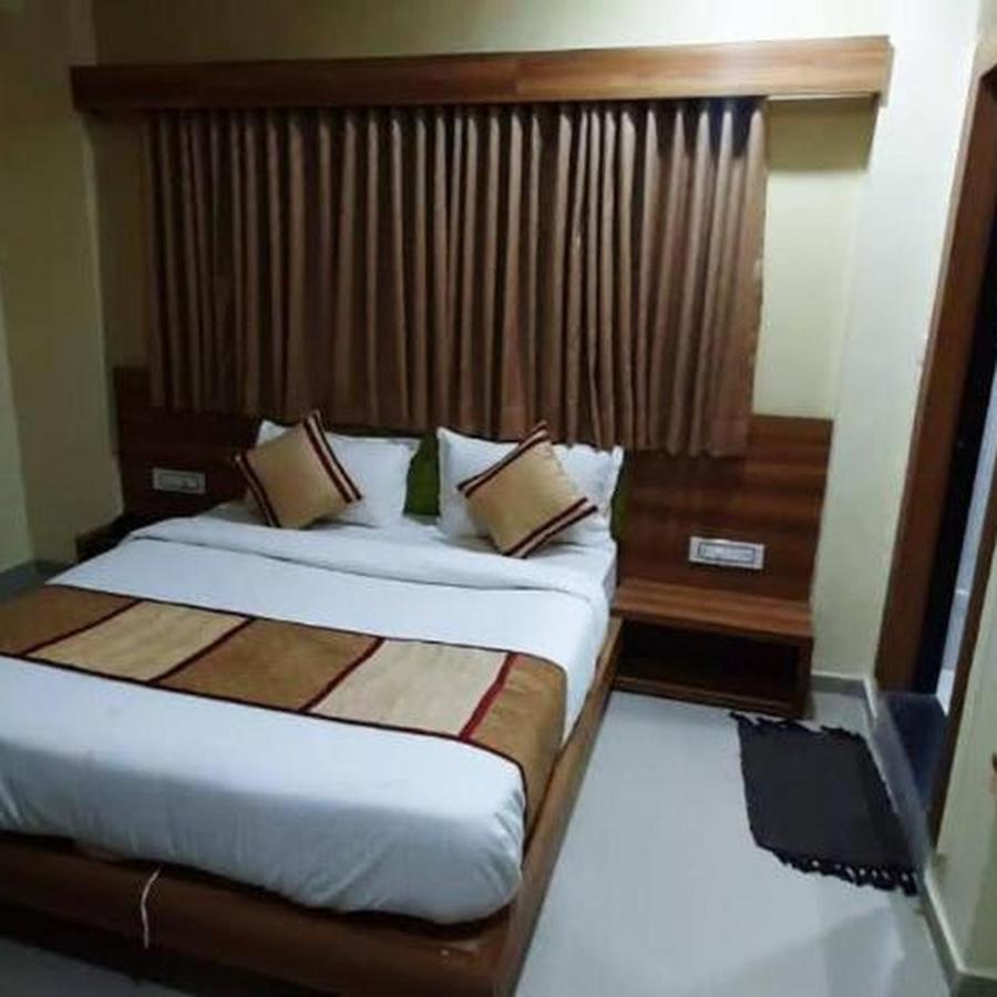 Hotel Mansarovar Vadodara Exteriör bild