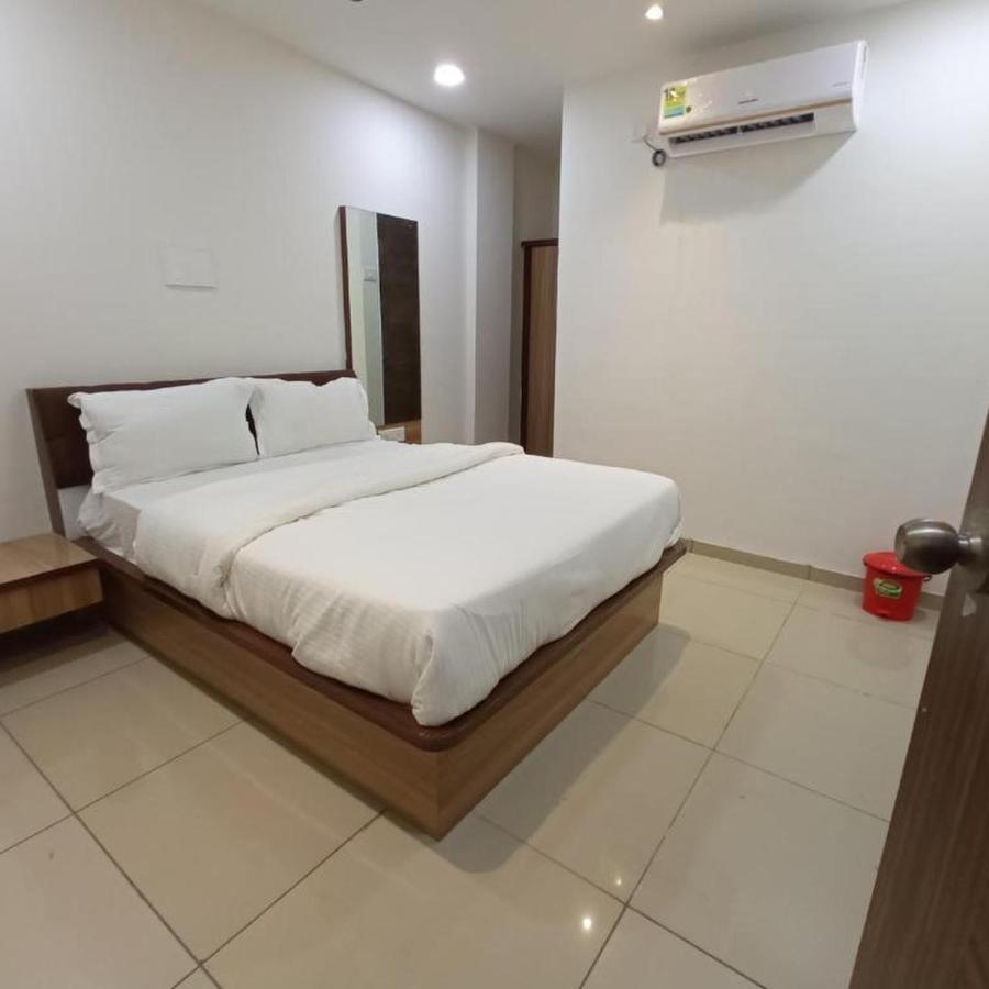 Hotel Mansarovar Vadodara Exteriör bild