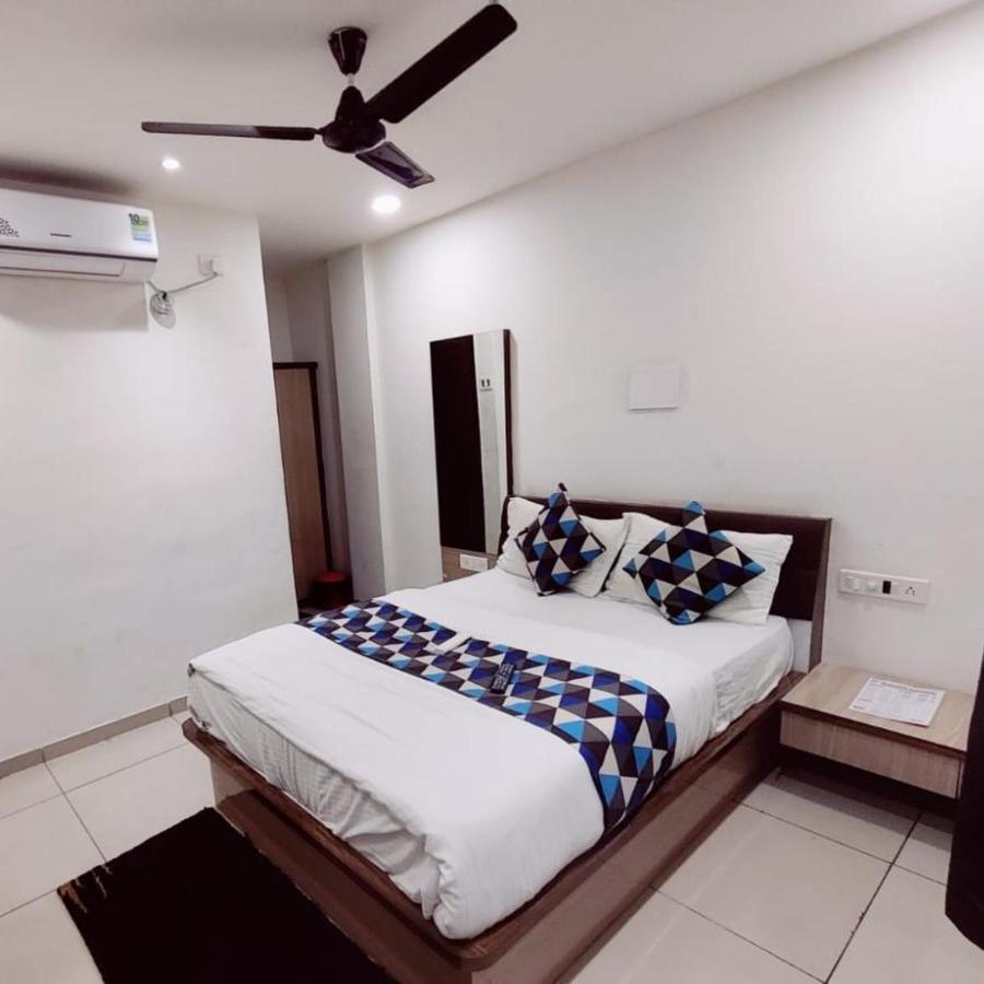Hotel Mansarovar Vadodara Exteriör bild