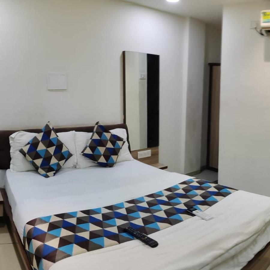 Hotel Mansarovar Vadodara Exteriör bild